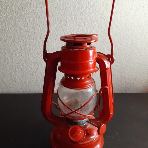 GORGEOUS VTG Winged Wheel No. 350 Red 7" Oil Lantern. - Picture 6 of 6